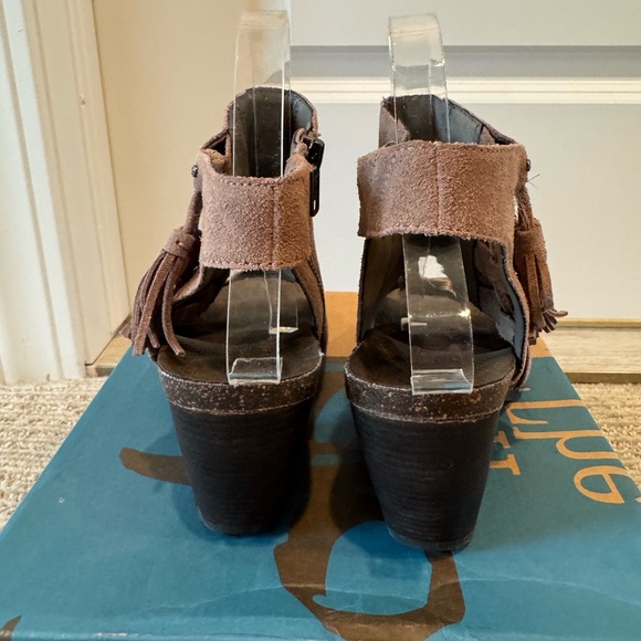 OTBT Women's Brown Suede Open-Toe Booties - Picture 5 of 11